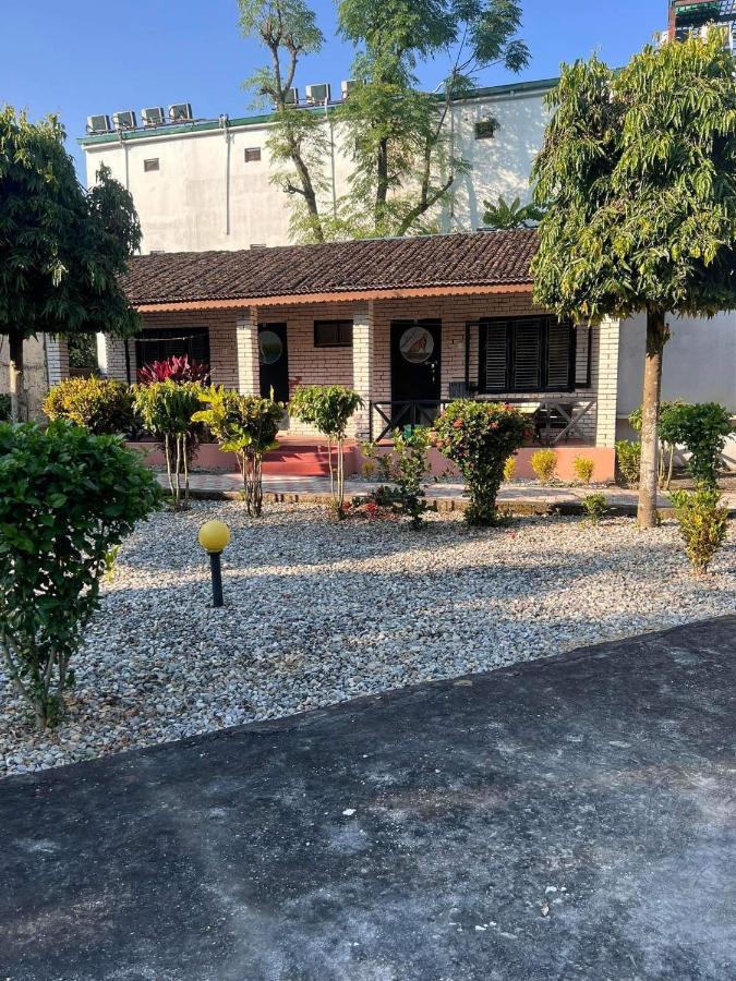 Safari Wildlife Lodge And Camp Chitwan Exterior photo
