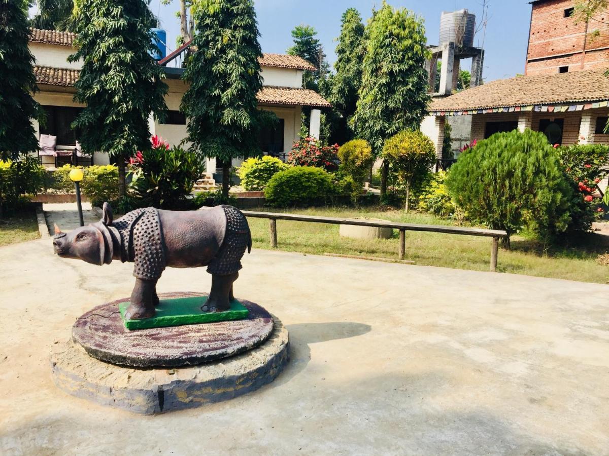 Safari Wildlife Lodge And Camp Chitwan Exterior photo